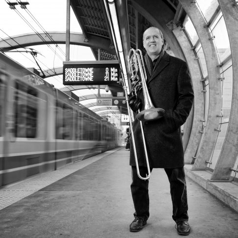 Musicians at the train - Editorial - HarderLee