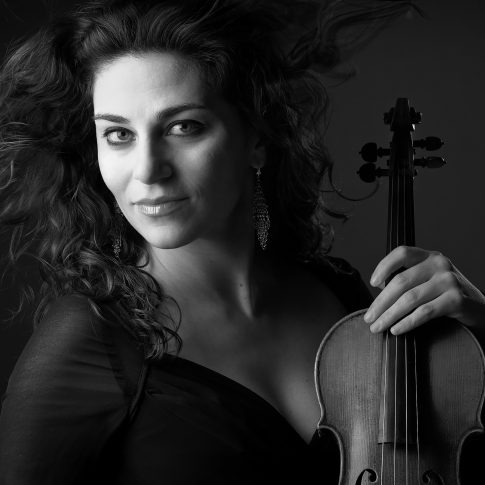 female violist - portrait - harderlee